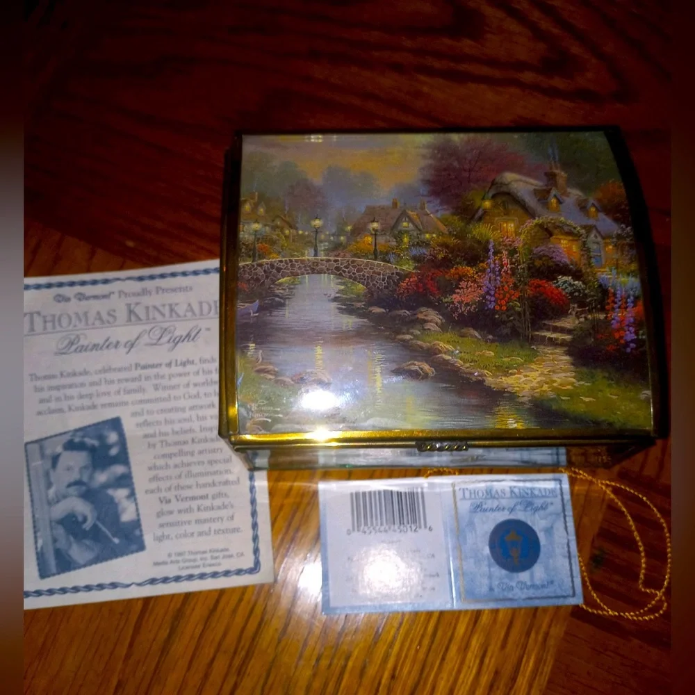 NEW Beautiful Thomas Kinkade trinket